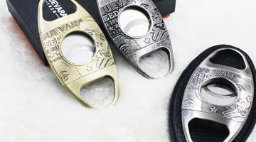 Cigar cutter - the correct way to open a cigar