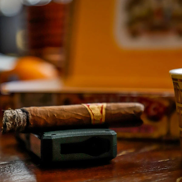 Guevara Luxury Refillable Butane Torch Cigar Lighter with Cigar V Cutter